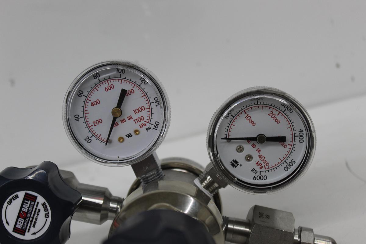 Used TESCOM SG264100-00A1A-002 SG2 316L Stainless Steel Two-Stage Pressure Regulator