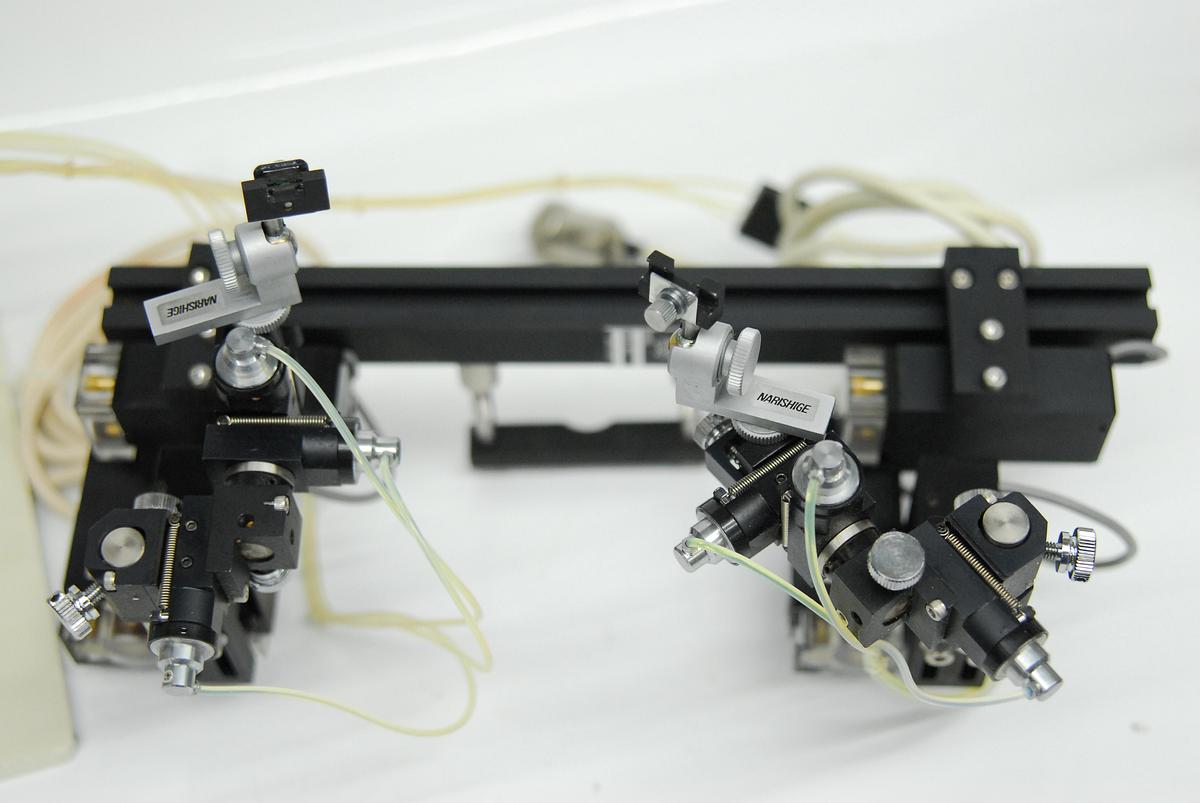 Used Narishige MMO-202DS Oil Hydraulic Microscope Micromanipulator - Lot of 2