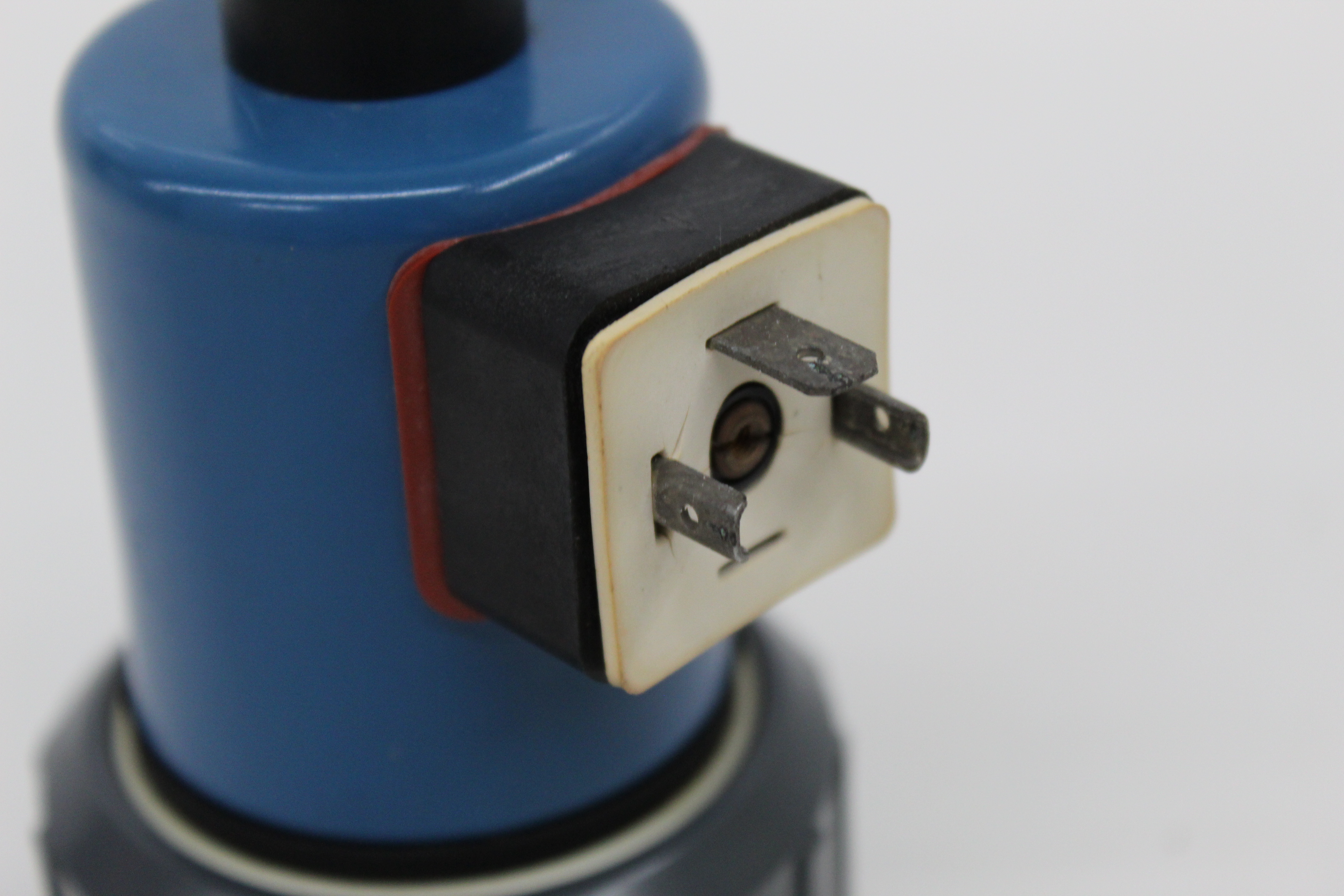 Used Stübbe 150.01/20/PPSMV Solenoid Valve 230V 50Hz 91501022
