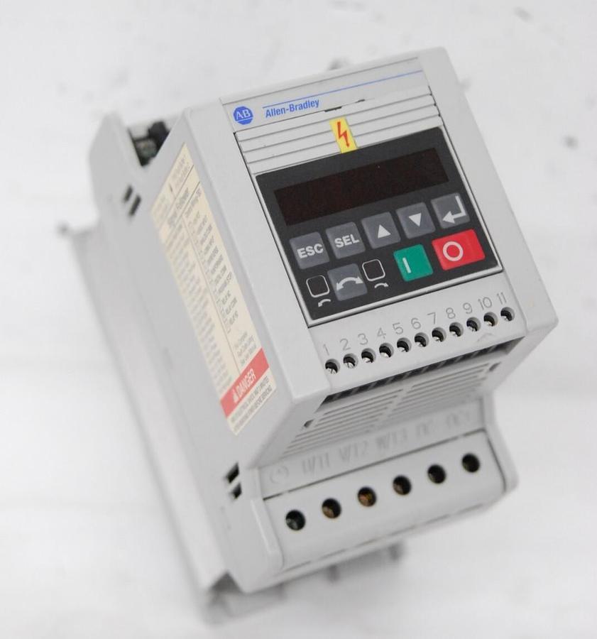 Used Allen-Bradley 160-AA03NSF1P1 7.06 C Variable Frequency Drive W/ 160-P1 Keypad