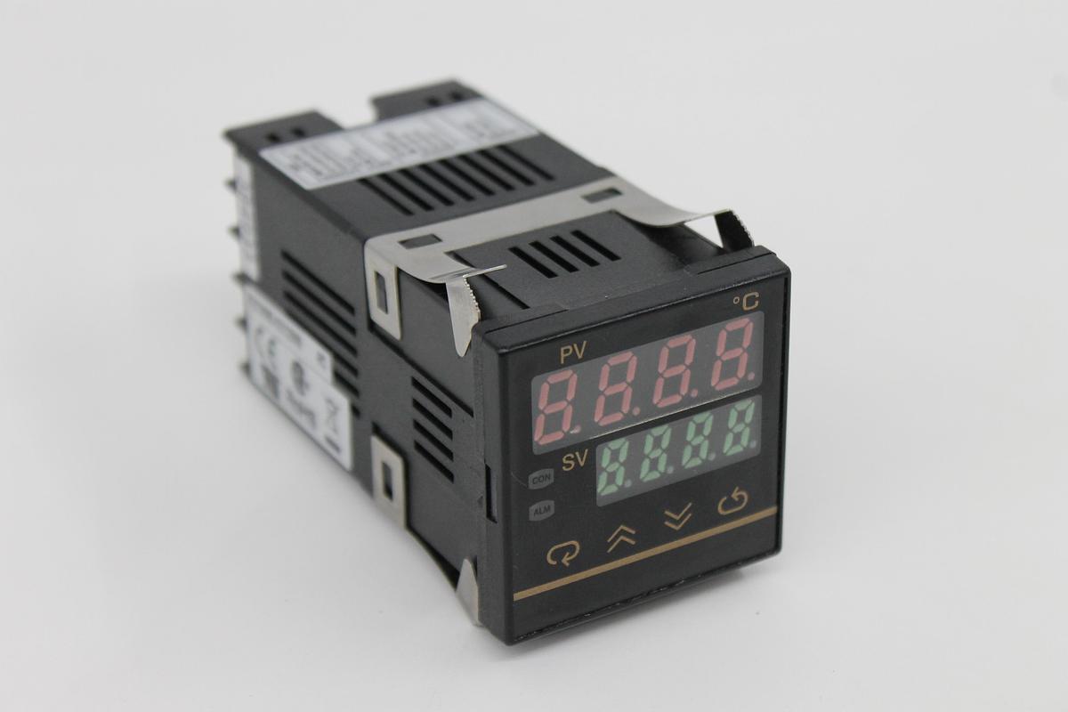 Used FUTURE DESIGN CONTROLS INC FDC9090-4312000 Process Temp Control