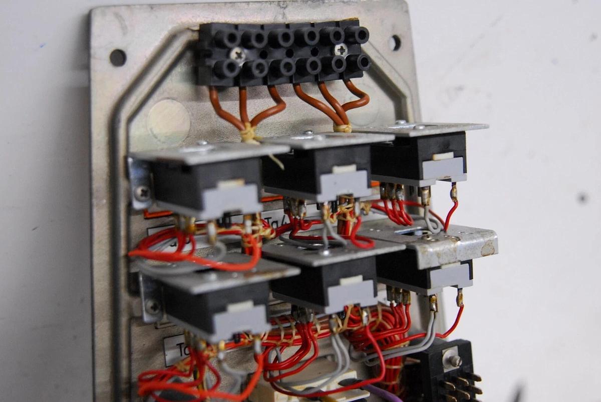 Used Carl Zeiss 305360 STATIVFUSS U OP-MI Power Control Panel