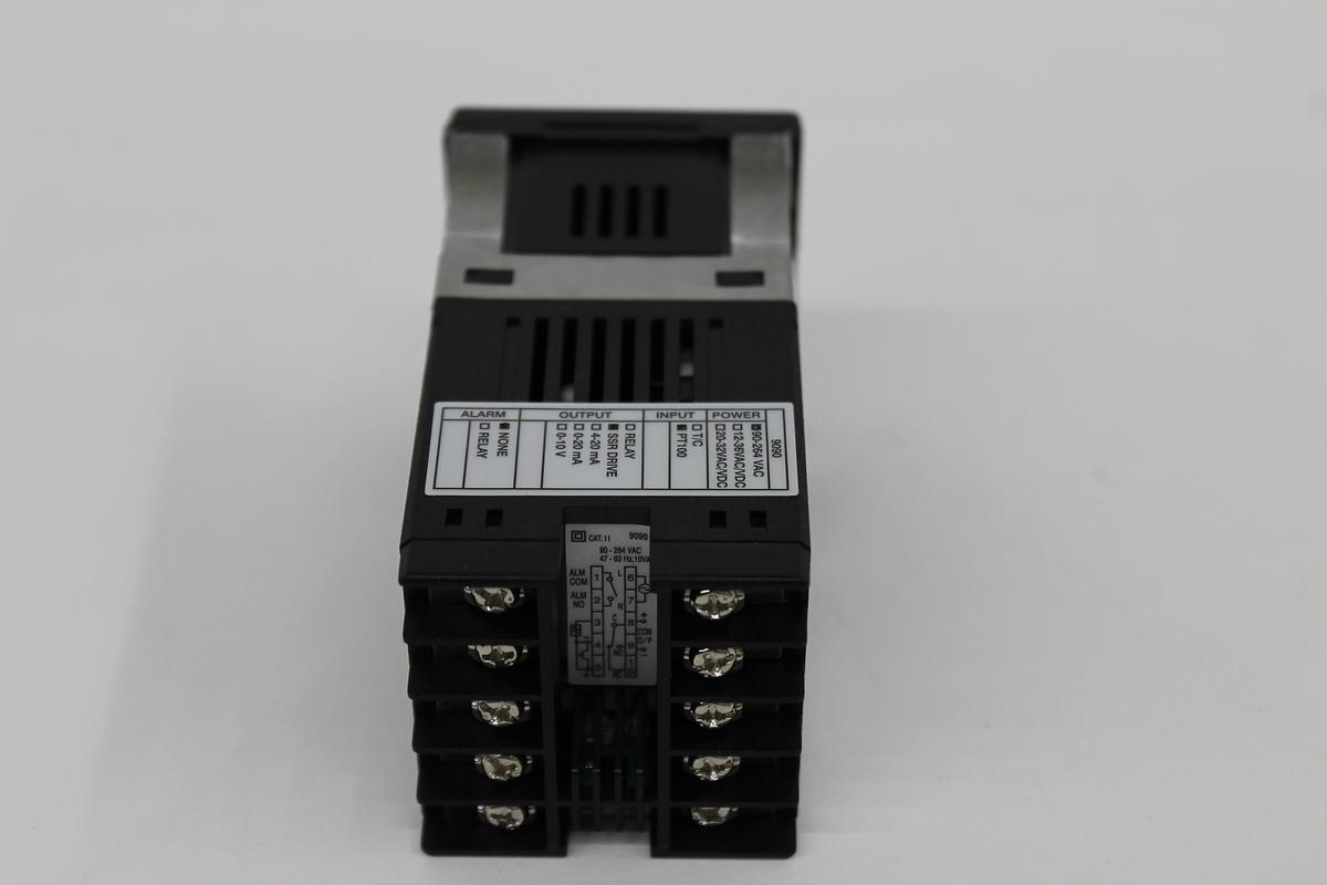 Used FUTURE DESIGN CONTROLS INC FDC9090-4312000 Process Temp Control