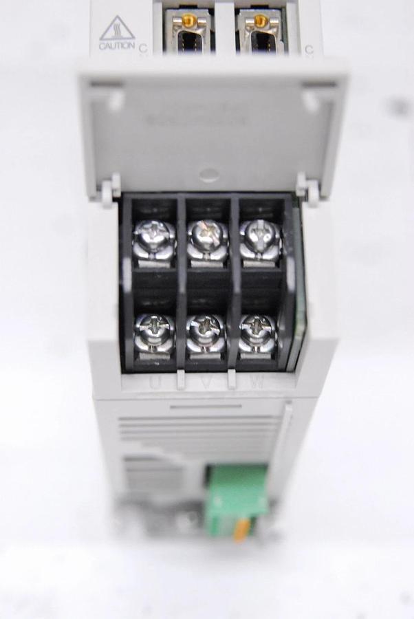 Used Mitsubishi MELSERVO MR-J2S-20A1 AC Servo Drive Amplifier 200W 170V 0-360Hz 1.5A