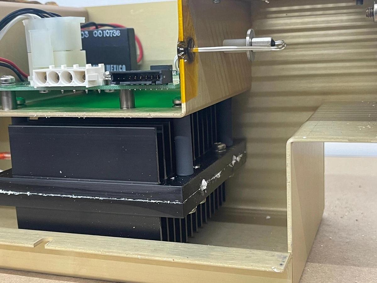 Used Perkin Elmer N077-9584 JAZ HTR ADPTR W/ Encloser