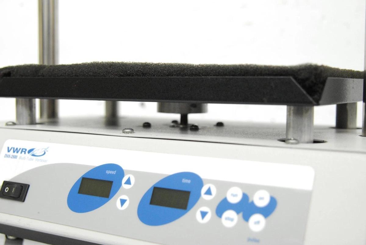 Used VWR Scientific DVX-2500 14005-826 945063 Digital Multi-Tube Vortexer