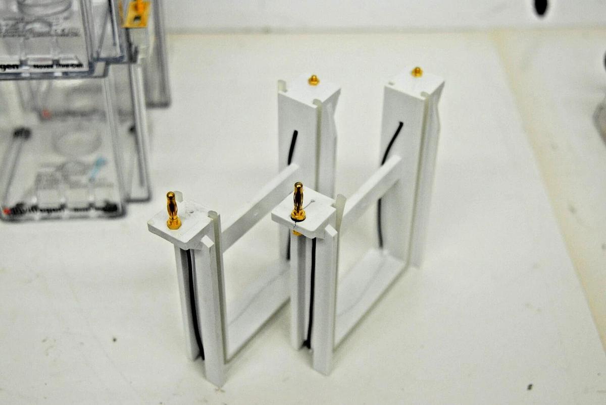 Used Invitrogen XCell SureLock Mini-Cell Electrophoresis System - EI0001 *Lot*