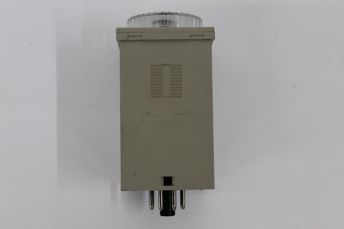 Used Omron E5C2-R20G Temperature Controller