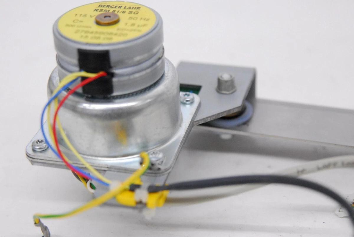 Used Hettich E2665 Lid Lock/Latch Assembly - 1401-01 Universal 320