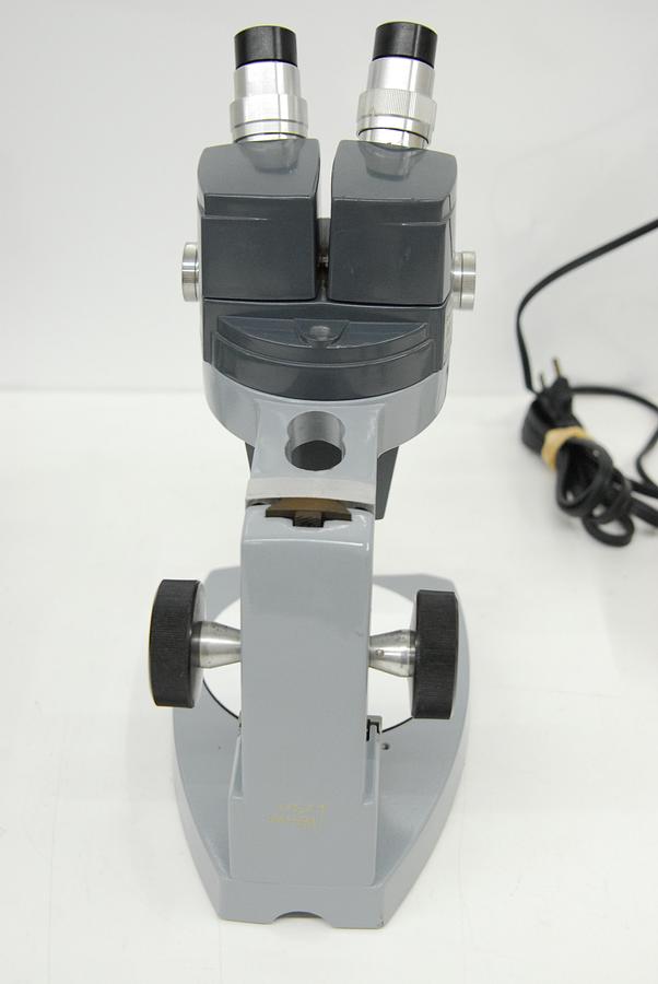 Used AO Stereo Star 569 .7x-3x Stereo Microscope W/ 655 Illuminator - TESTED WORKING