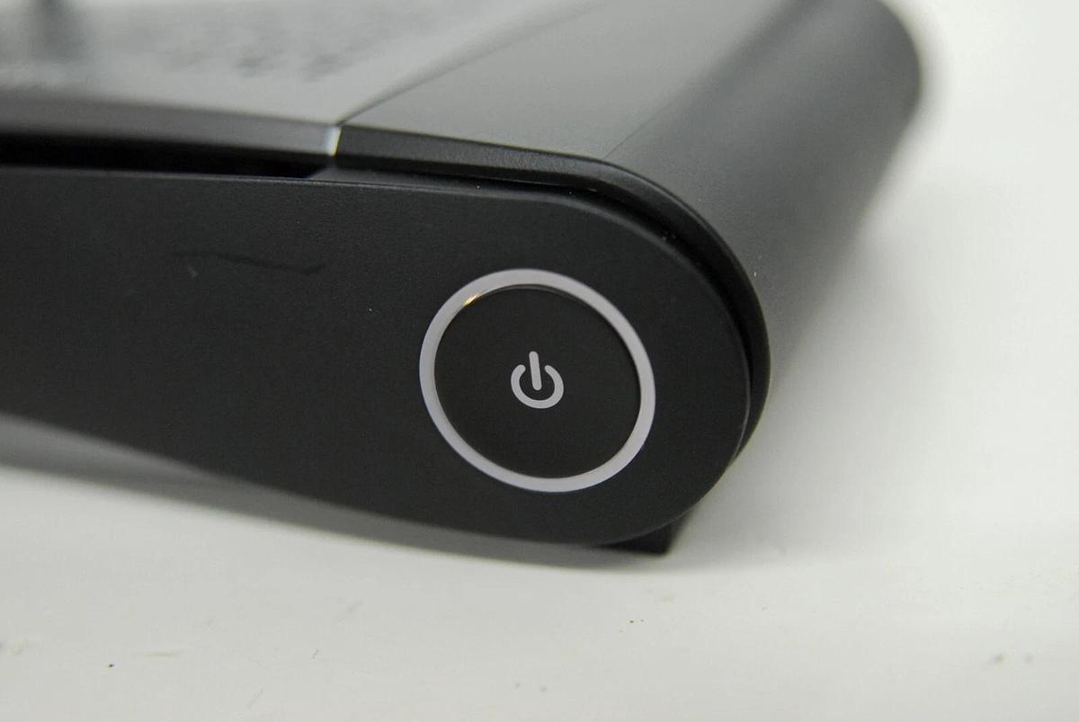 Used Barco ClickShare CSE-200 R9861520 W/ 4 Buttons, Button Holder - Read Description