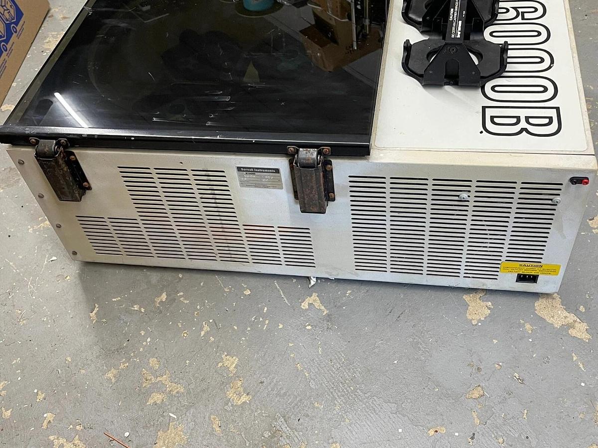 Used Sorvall Instruments RT6000 Refrigerated Centrifuge W/ Rotor, Buckets, Inserts