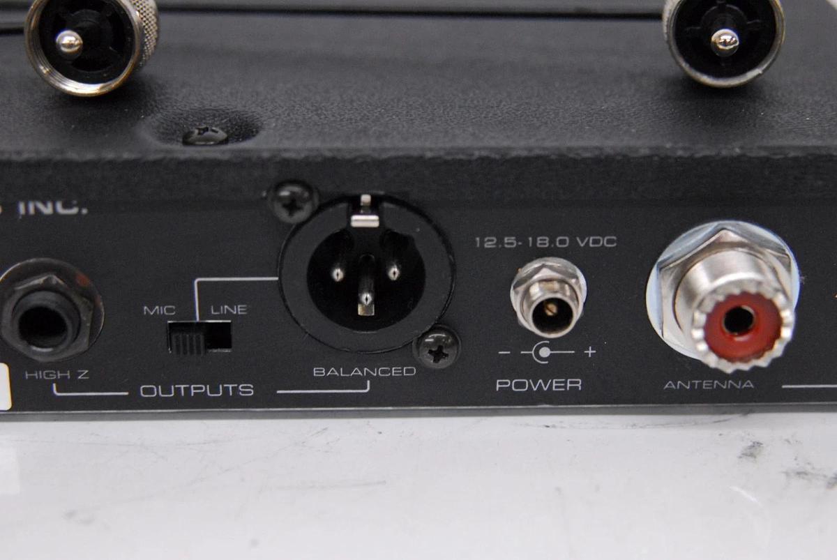 Used Shure Brothers LX4-CU 209MHz LX4 Wireless Receiver W/ Power Adapter, Antennas