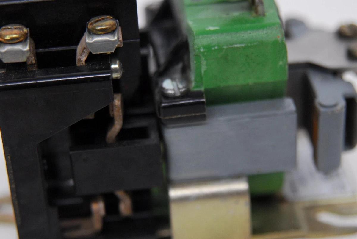 Used GE CR260L20CA Lighting Contactor - 2NO poles, 115-120V, 60HZ