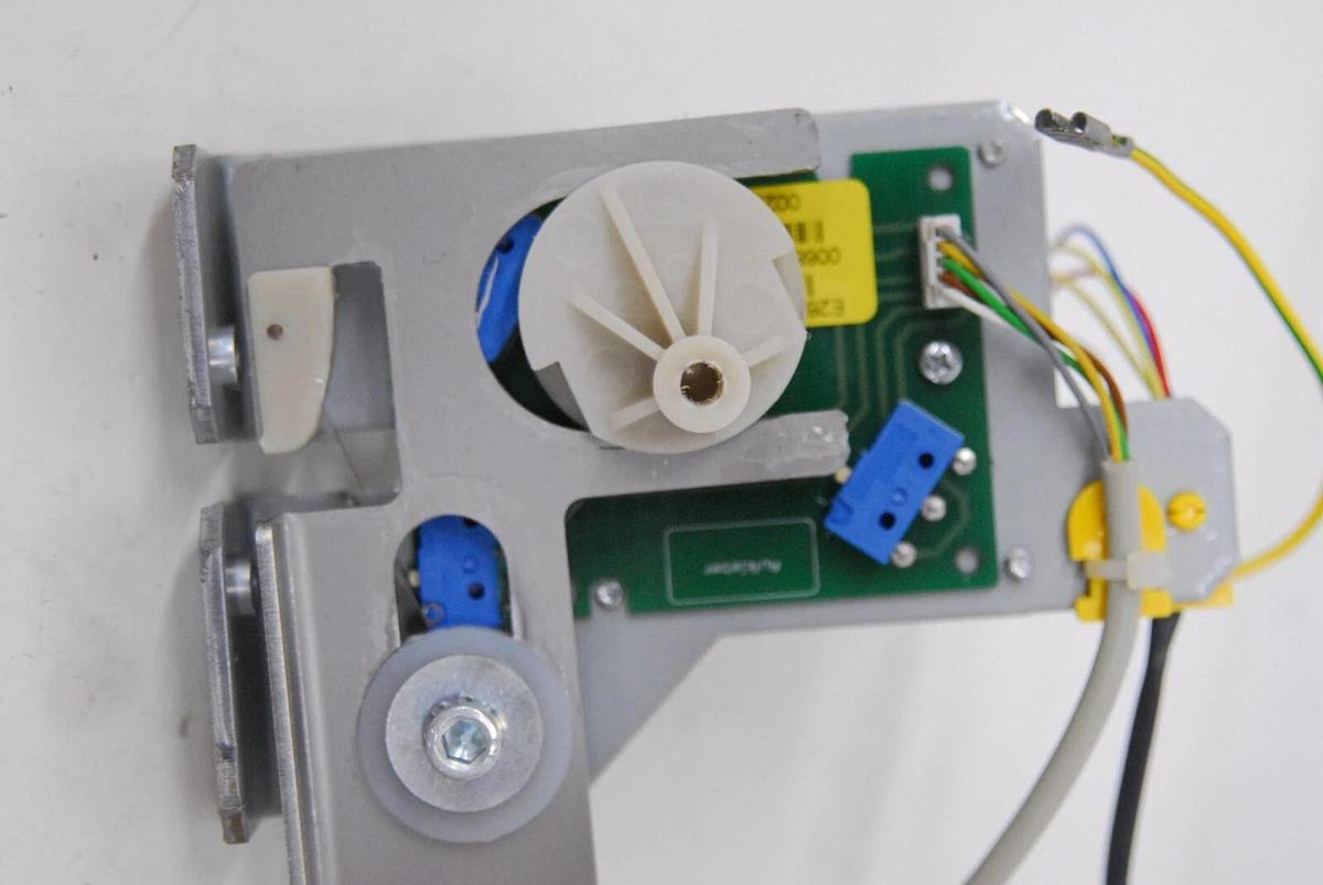 Used Hettich E2665 Lid Lock/Latch Assembly - 1401-01 Universal 320