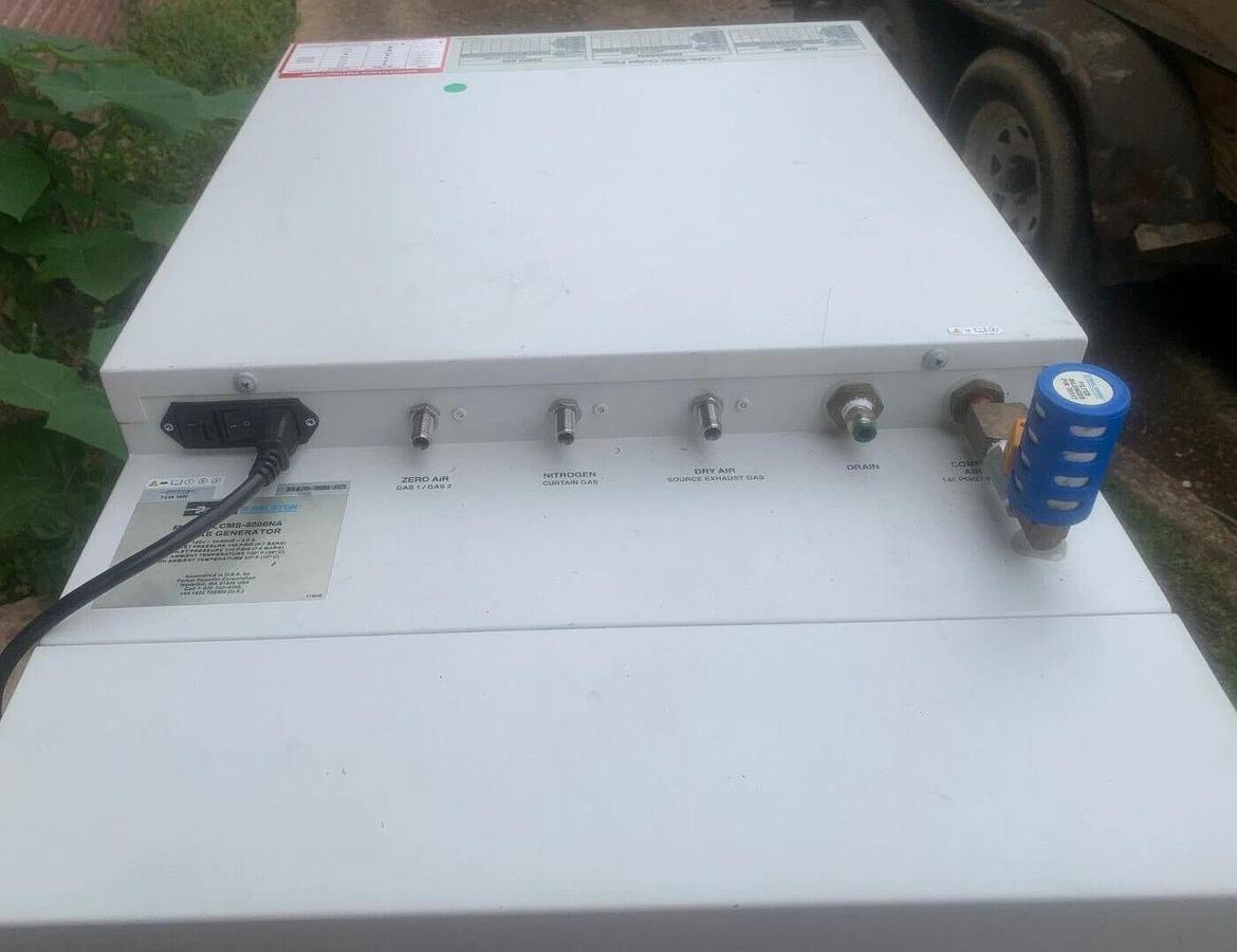 Used Parker Balston Source 5000 LC/MS Gas Generator (LCMS-5000NA Tri-Gas Generator)