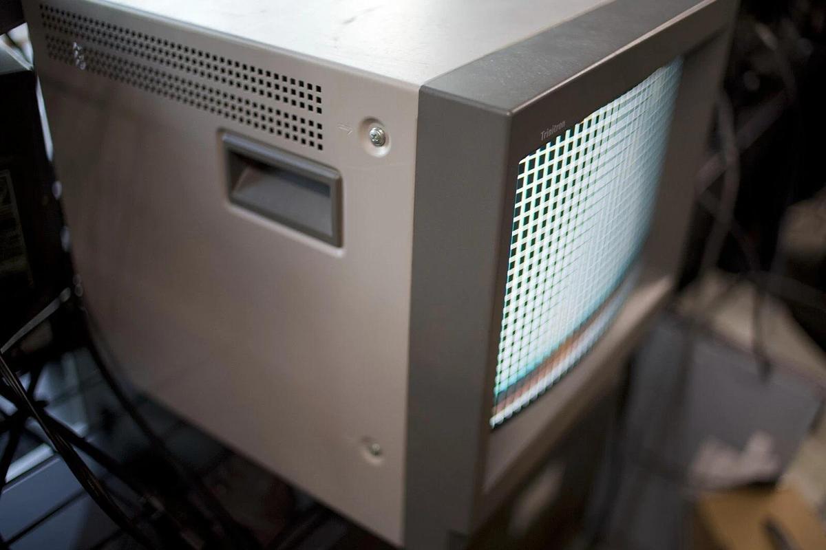 Used Sony Trinitron PVM-14N6U - 14"