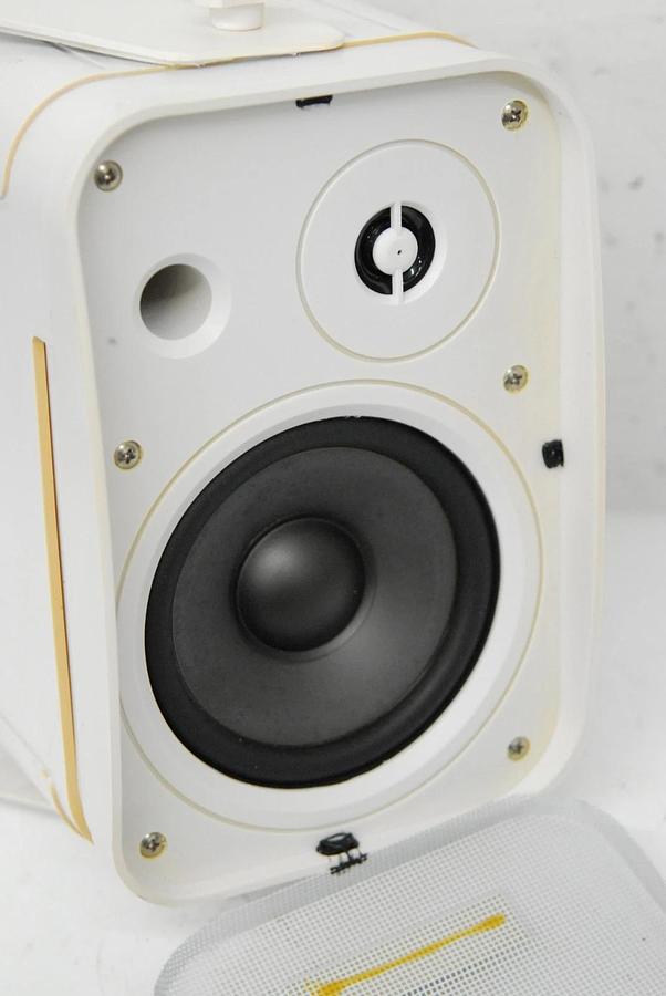 Used MCM Custom Audio 80-493 5.25 2Way Cabinet Speaker W/ Wall Mount