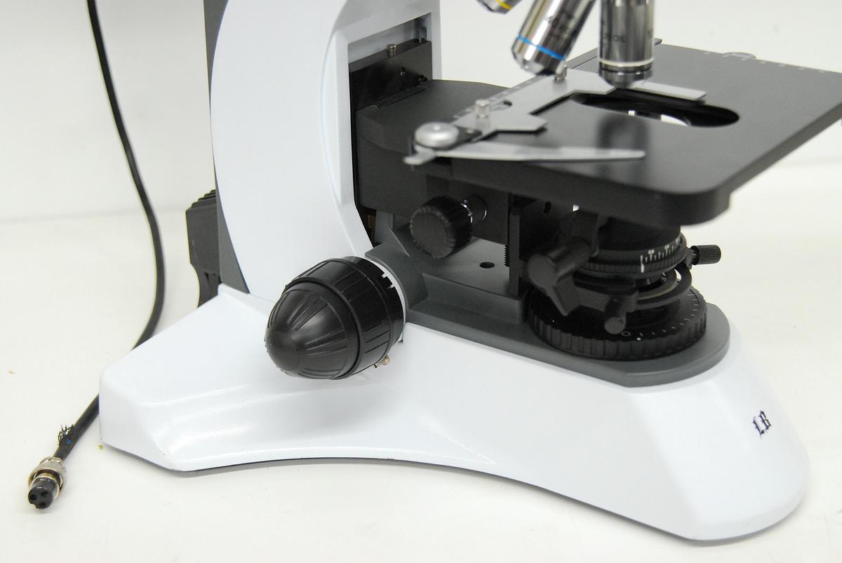 Used Labomed LB-701 Trinocular Upright Fluorescence Microscope W/ Infinite Plan Objectives, Filter Cubes
