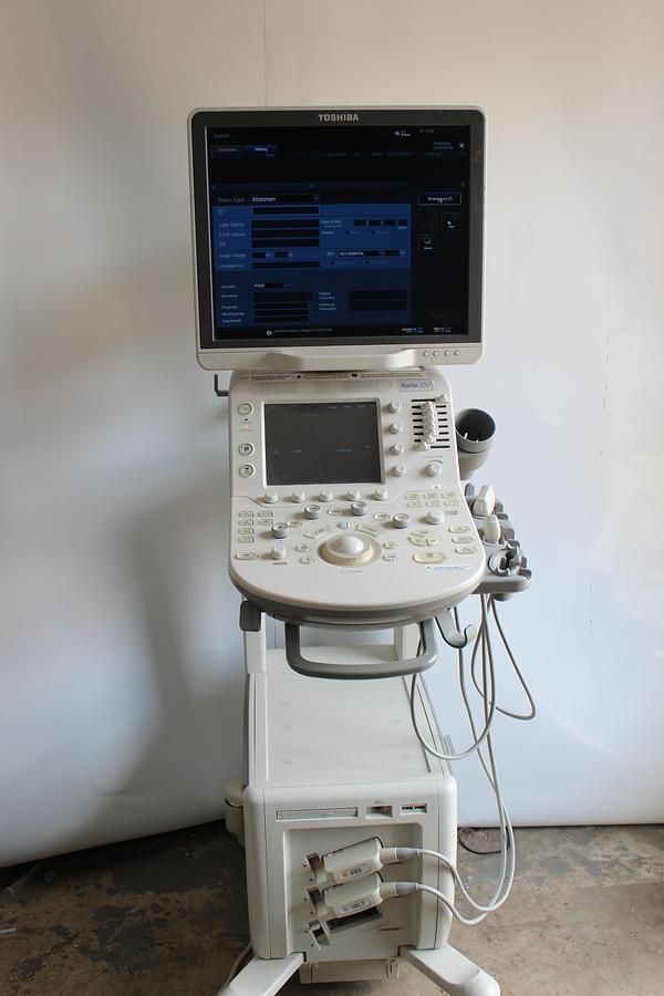 Used Toshiba Xario 200 Ultrasound TUS-X200 w/ 6S3 + 18L7 Probes