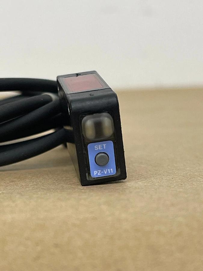 Used Keyence PZ-V11 Photoelectric Sensor