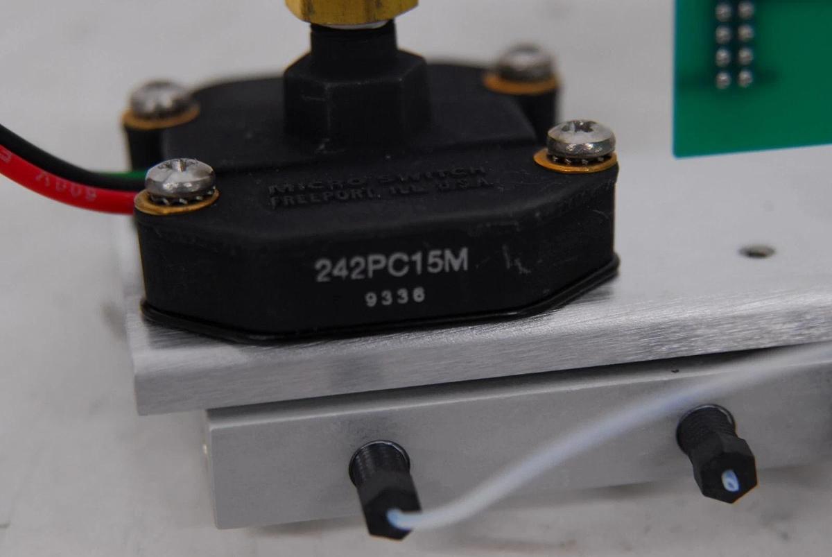 Used Applied Biosystems 600925 REV A Solenoid Manifold W/ Micro Switch 242PC15M