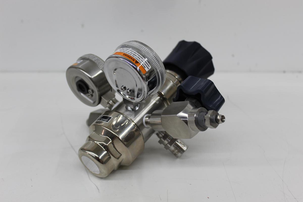 Used TESCOM SG264100-00A1A-002 SG2 316L Stainless Steel Two-Stage Pressure Regulator