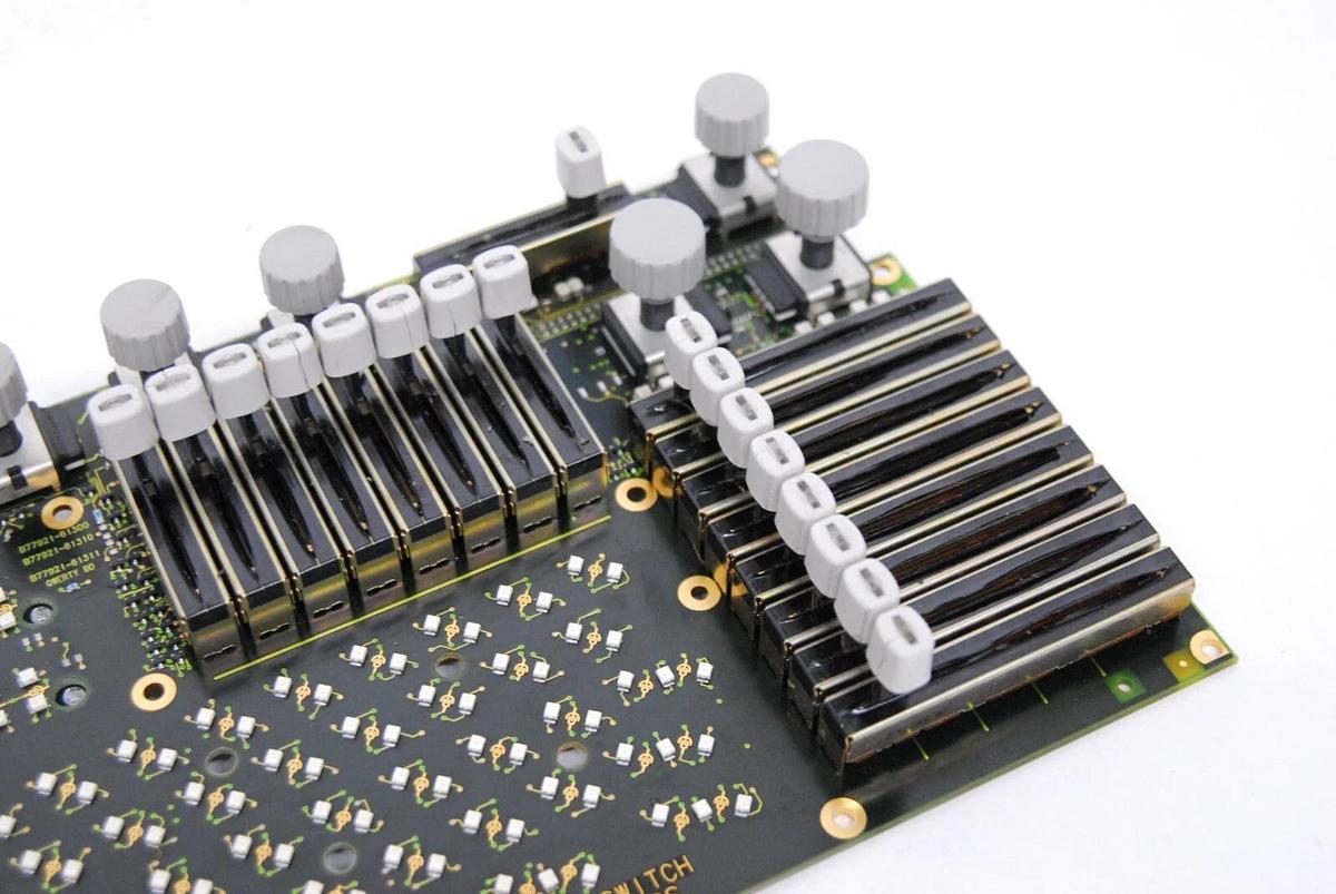 Used HP 77921-21300 QWERTY Board W/ 77921-40040 Button Assembly (Sonos 5500)