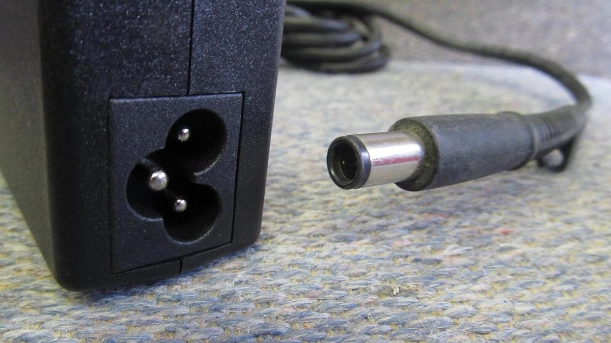 Used HP PPP009L-E Laptop Charger 5.5mm  plug