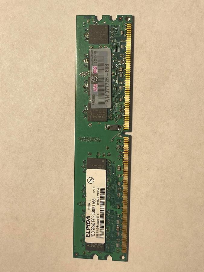 Used 1GB HP 377726-888 240-pin 667MHz EBE11UD8AJWA-6E-E DDR2 Memory