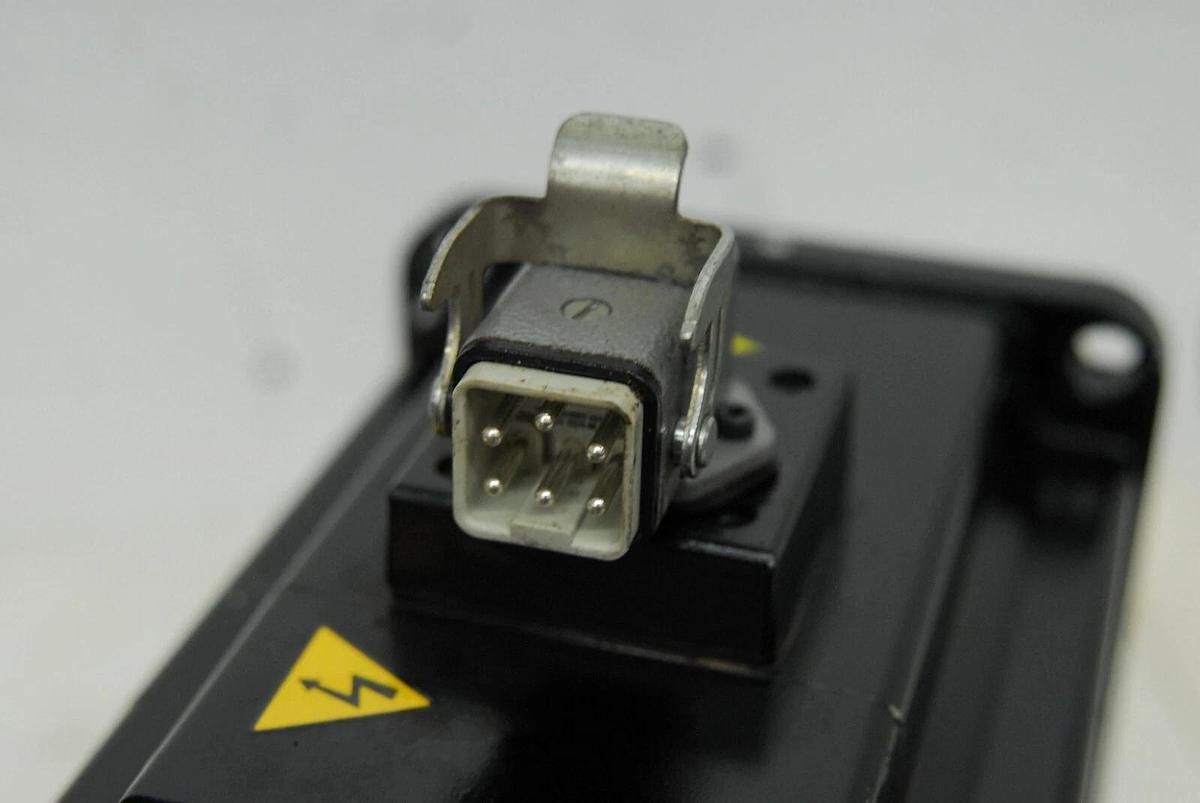 Used Kawasaki Sanyo Denki P60B13200LCX2C BL Super Servo Motor / 60490-1032RON Encoder