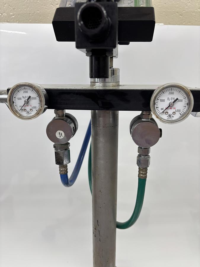 Used Matrx MDM Dental Nitrous Oxide Flowmeter with Pressure Gauges and Cart