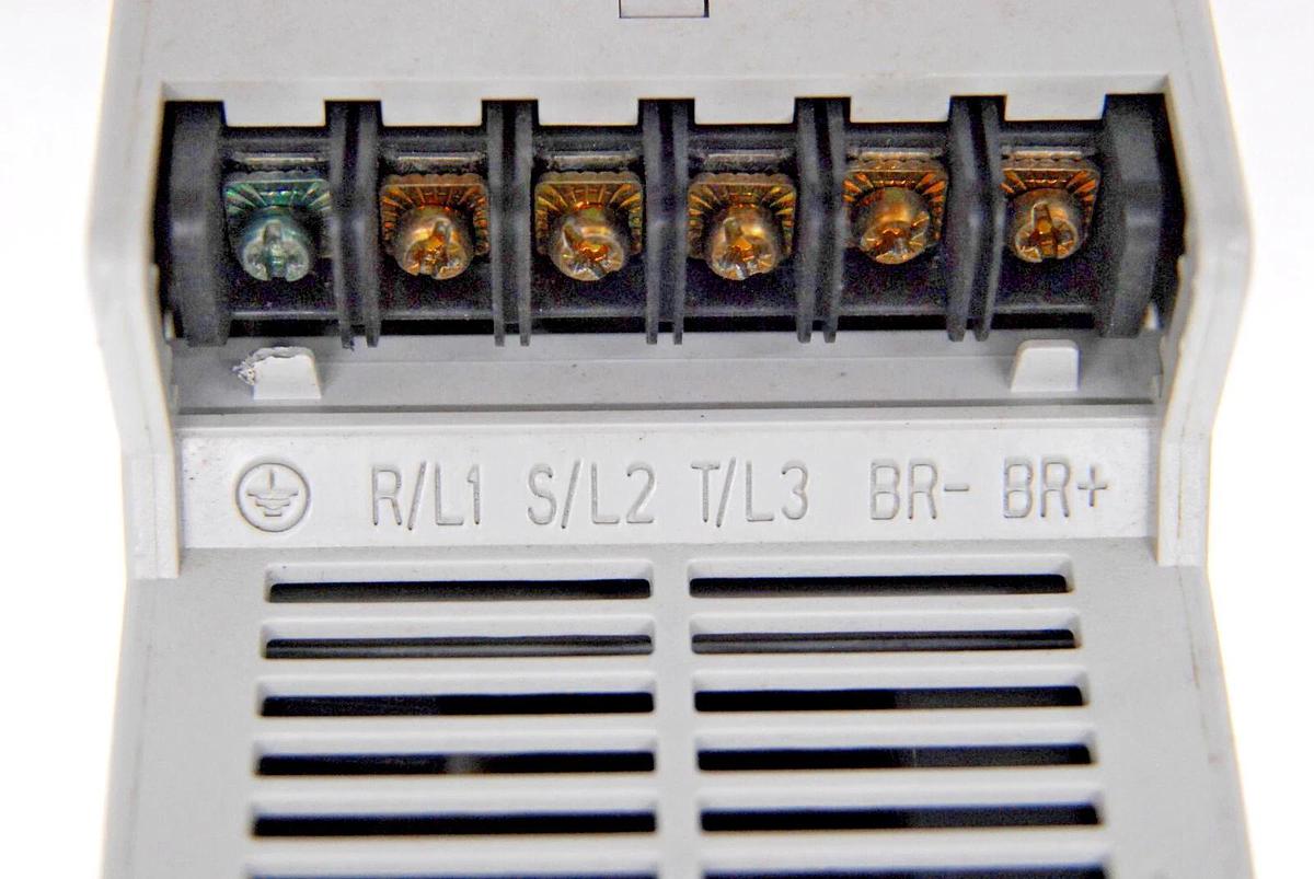 Used Allen-Bradley 160-AA03NSF1P1 7.06 C Variable Frequency Drive W/ 160-P1 Keypad