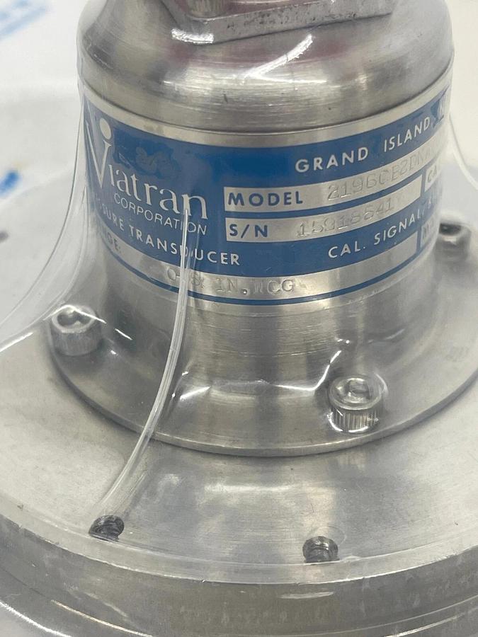 Viatran Pressure Transducer 2196CB2DNA20 0-5 IN.WCG - Open Packaging