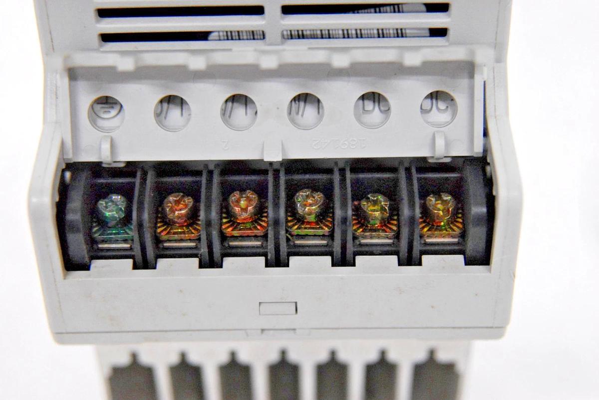 Used Allen-Bradley 160-AA03NSF1P1 7.06 C Variable Frequency Drive W/ 160-P1 Keypad