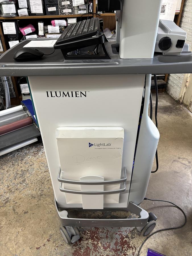 Used St Jude Medical ILUMIEN Intravascular Imaging Therapy Guidance System FFR OCT