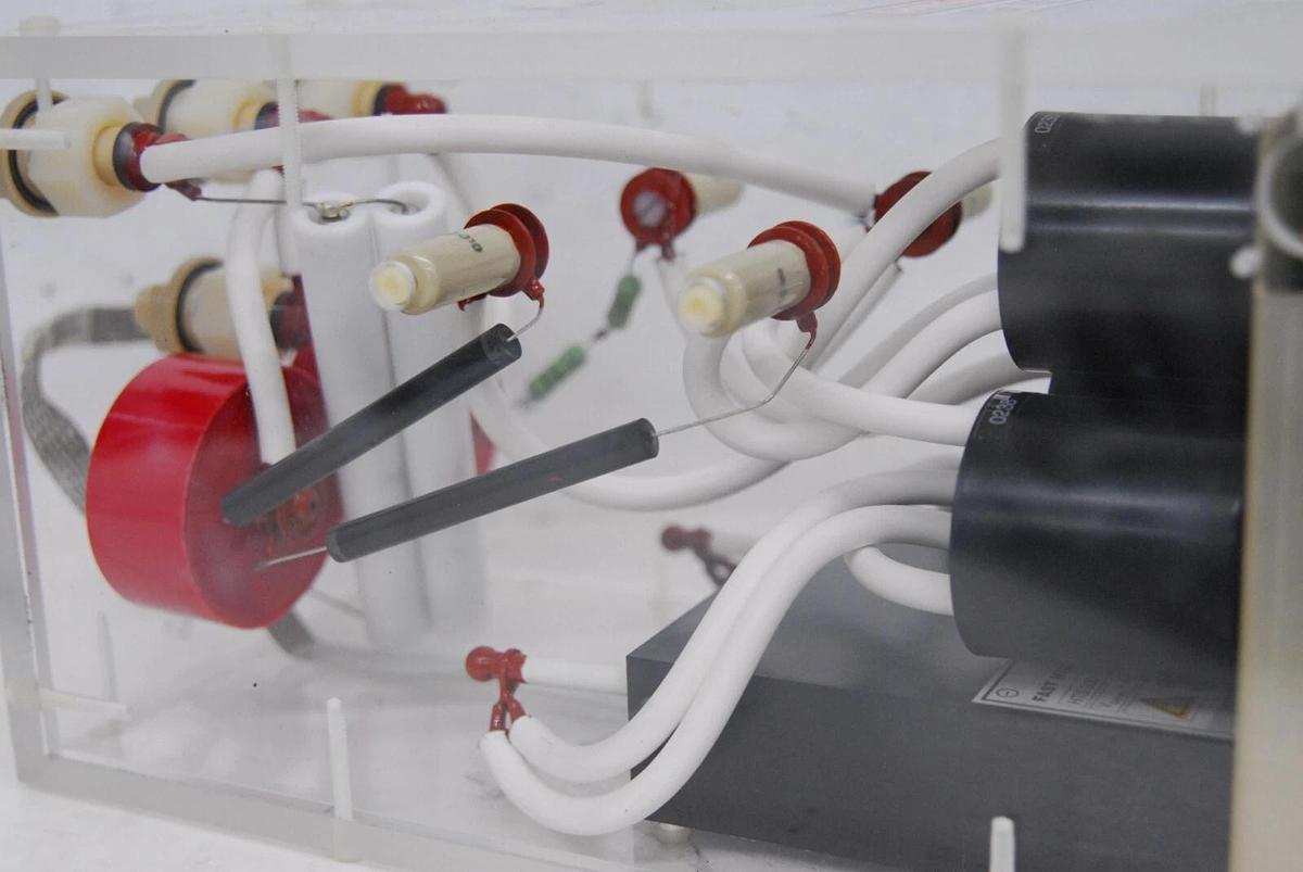 Used Applied Biosystems 4335073 Isolated DE Box 4326166 (4800 MALDI TOF/TOF)