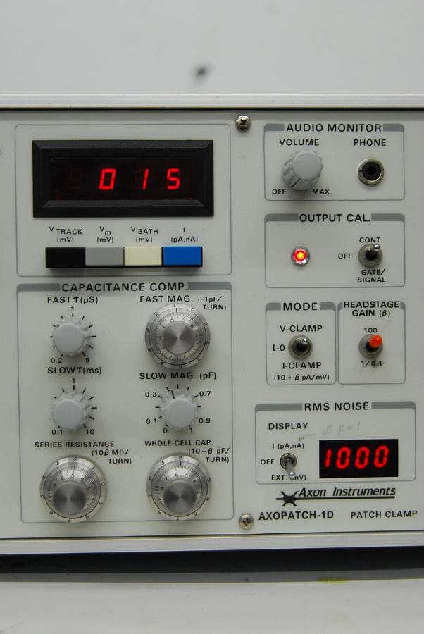 Used Axon Instruments AXOPATCH-1D Patch Clamp Amplifier - READ DESCRIPTION