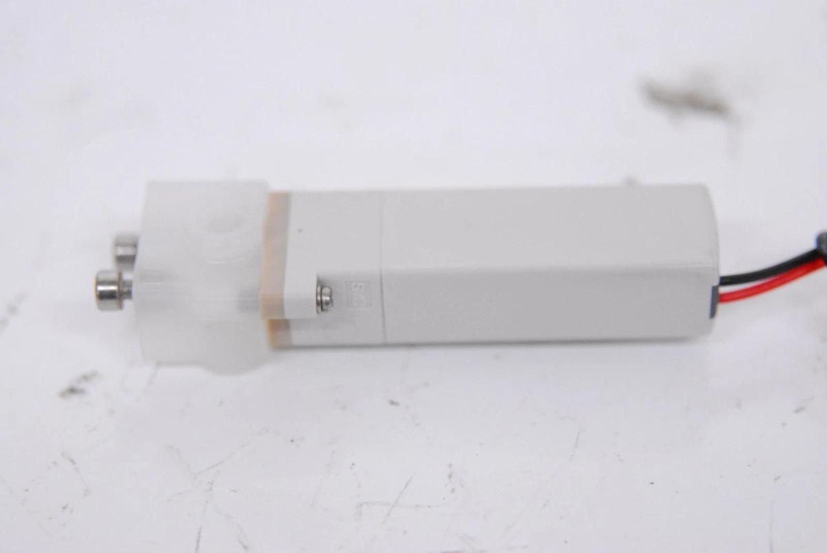 Used SMC LVM105R-5C1U-6-Q 3-Port Direct-Acting Base-Mounted Chemical Solenoid Valve