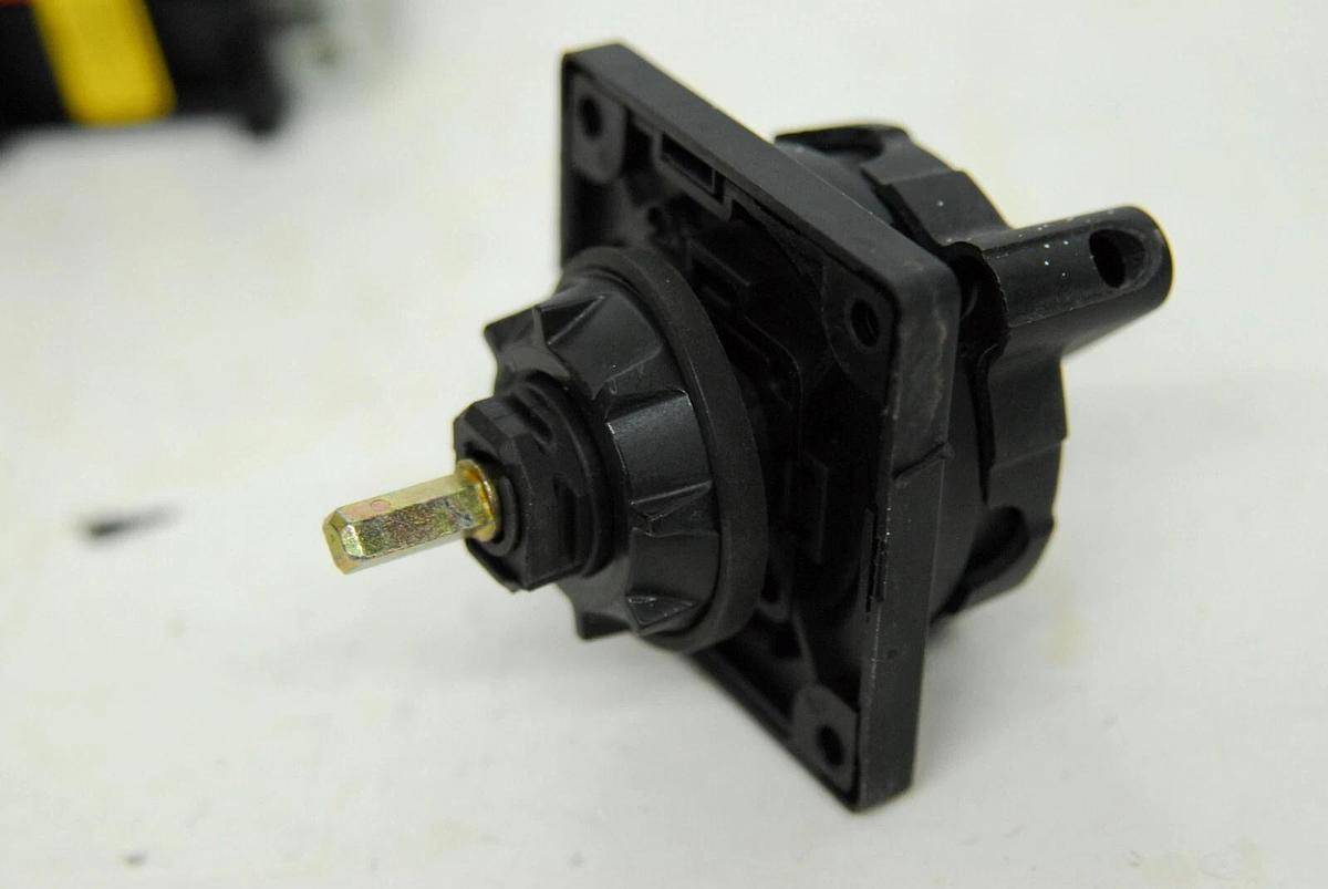 Used Square D 9421 V2 Disconnect Switch W/ Operating Handle