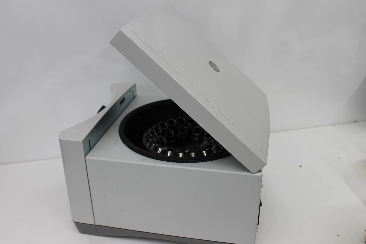 Used Eppendorf 5702 4,400 RPM Benchtop Centrifuge