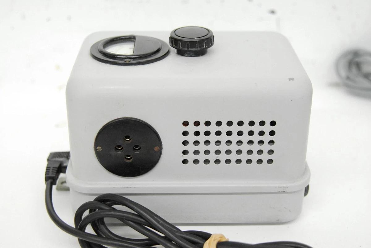 Used Zeiss 39 25 33 Microscope Power Supply  W/ 46 72 59, 46 80 19 Lamp Housing