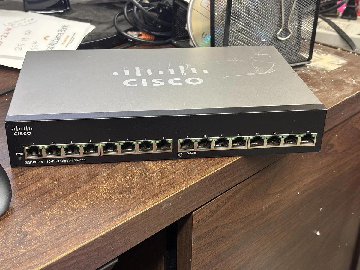 Used Cisco SG100-16 v2 16 Port