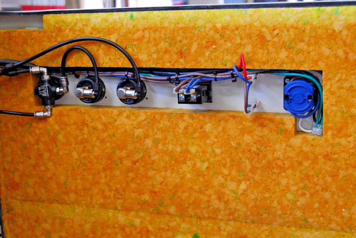 Used JUN-AIR 4000-40M Oil-less Cabinet Air Compressor (40 Liter 120PSI) 1579200