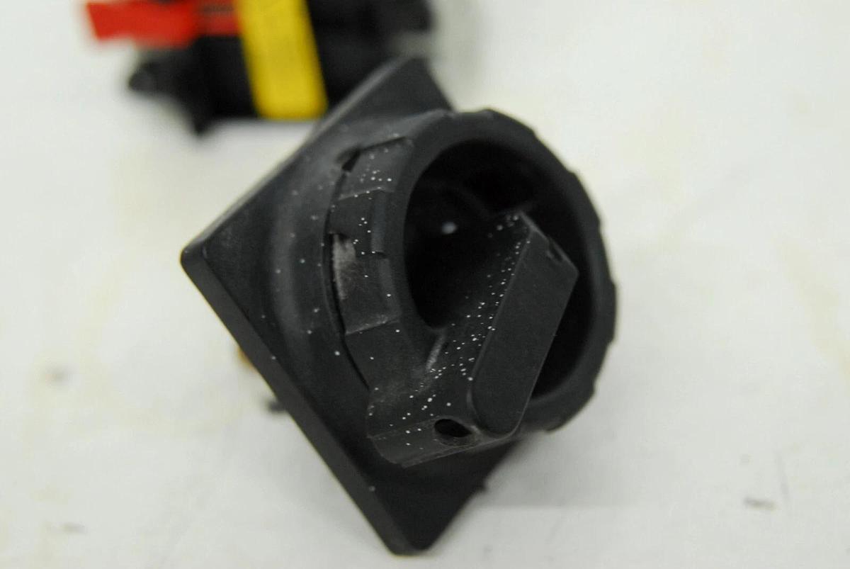 Used Square D 9421 V2 Disconnect Switch W/ Operating Handle