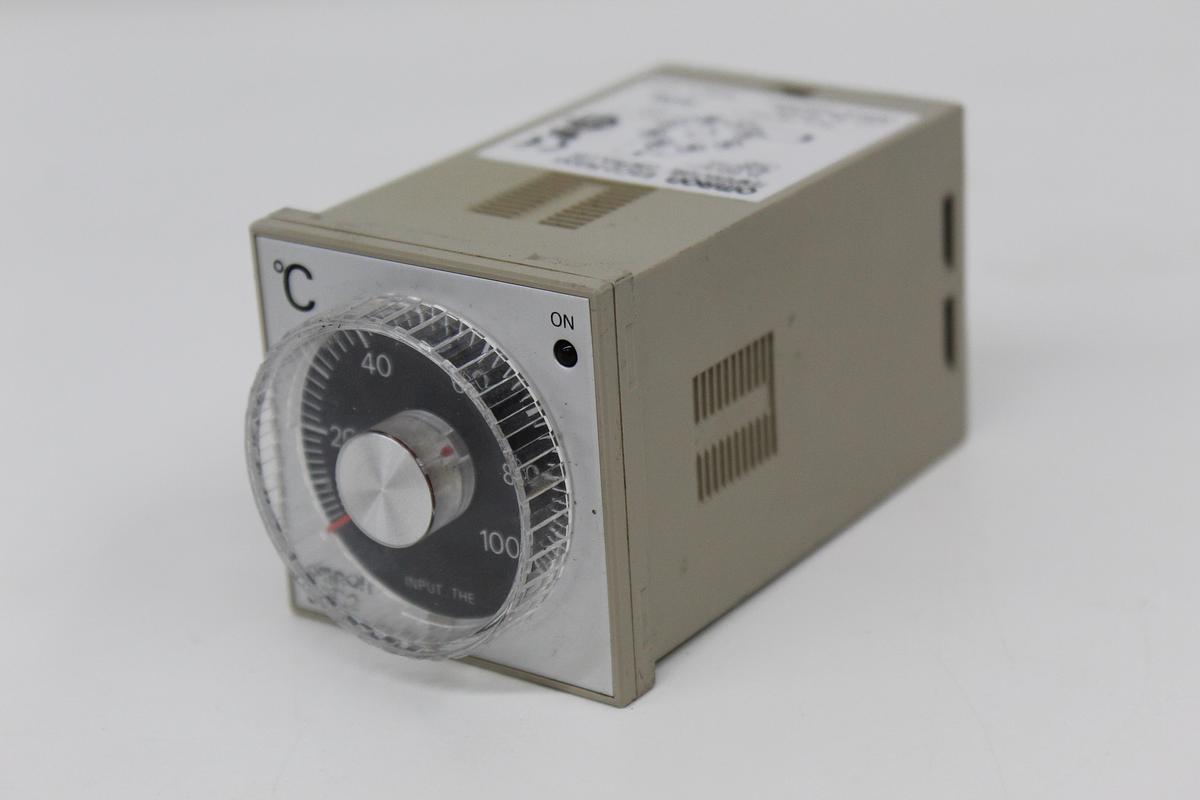 Used Omron E5C2-R20G Temperature Controller