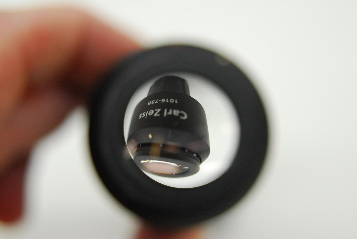 Used Zeiss 1016-758 W-PL 10x/23 Eyepiece Set (30mm Tube)
