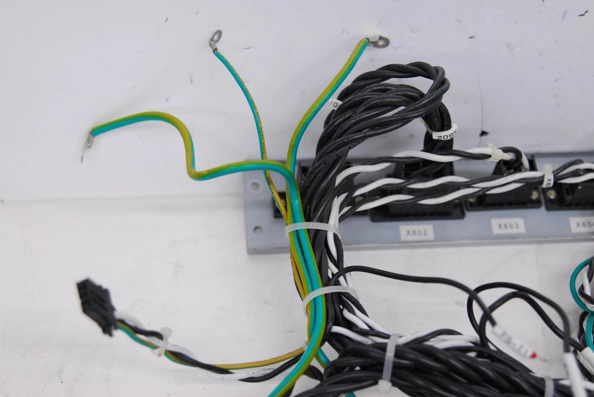 Used Kawasaki D32F-A001 - Lot of Cables/Connectors