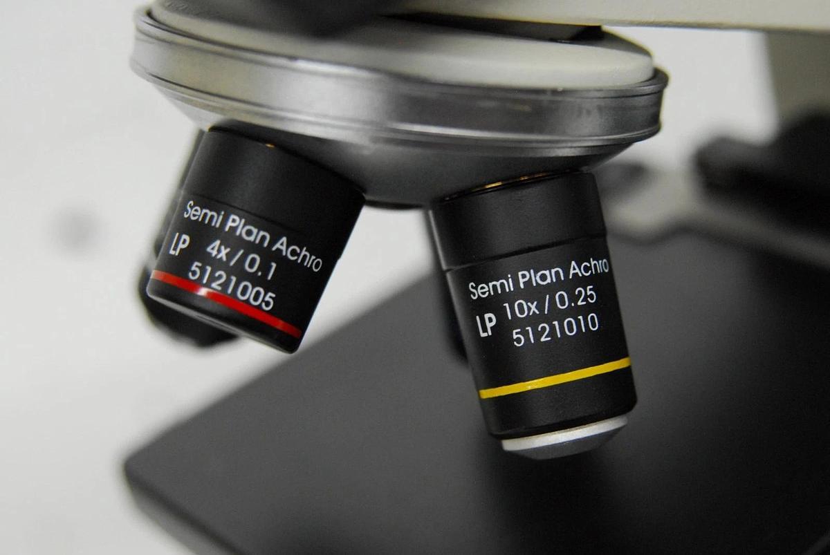 Used Labomed CX L Binocular Microscope W/ 4/10/40/100x Semi Plan Achro Objectives