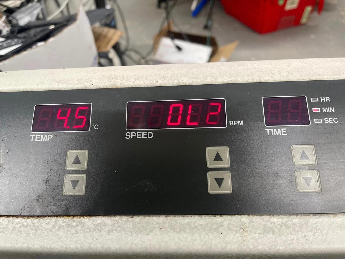 Used Tomy Seiko MRX-151 High Speed Micro Refrigerated Centrifuge W/ Tomy TMA-11 Rotor